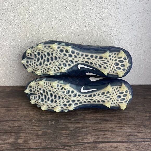 Athletic_Shoes